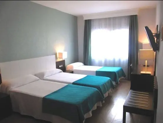 Tek Büyük Yataklı Oda (2 Adults + 1 Child)