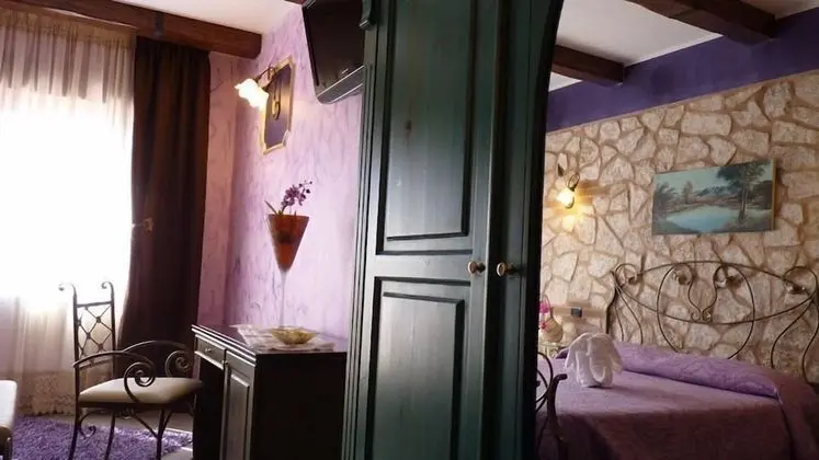 Büyük Yataklı Tek Kişilik Oda