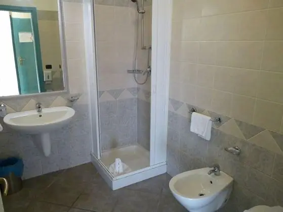 Büyük Yataklı Tek Kişilik Oda