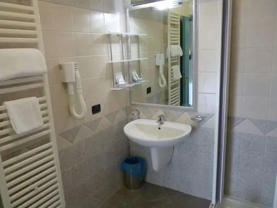 Üç Kişilik Oda