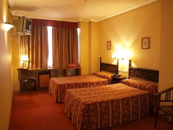 Üç Kişilik Oda