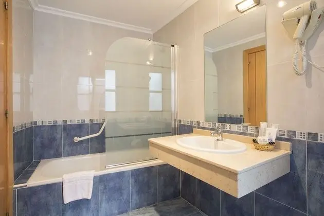 Standard Tek Büyük veya İki Ayrı Yataklı Oda