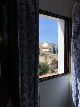 Standard Tek Büyük Yataklı Oda ( Ventana al Puente Nuevo)