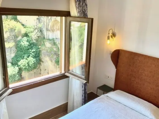 Standard Tek Büyük Yataklı Oda ( Ventana al Puente Nuevo)