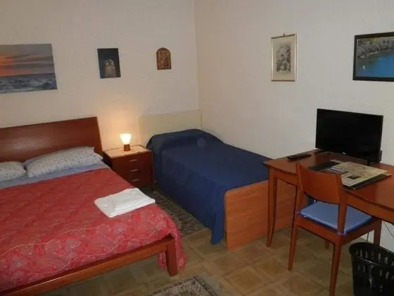 Üç Kişilik Oda
