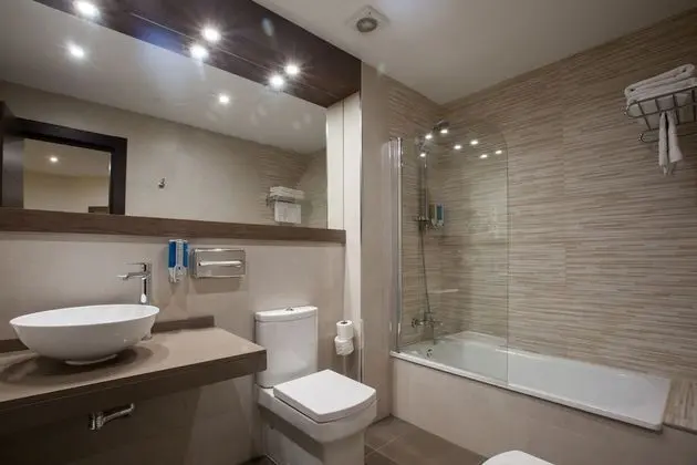 Büyük Yataklı Tek Kişilik Oda