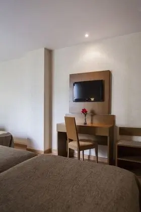 Üç Kişilik Oda