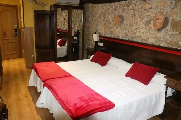 Büyük Yataklı Tek Kişilik Oda