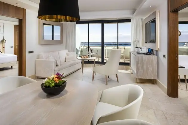 Presidential Suite Red Level