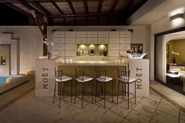 Suite Penthouse Moet Chandon (Red Level Lounge Access)