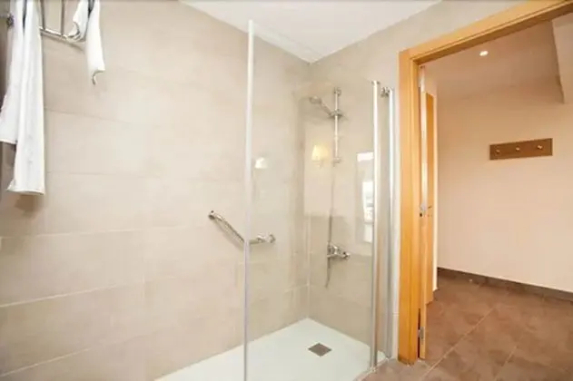 Tek Büyük Yataklı Oda, Balkon, Avlu Manzaralı