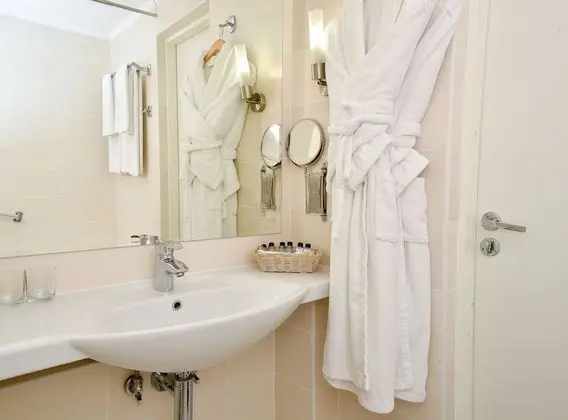 Business Tek Büyük veya İki Ayrı Yataklı Oda