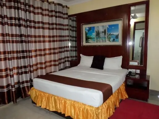 Deluxe Tek Büyük Yataklı Oda