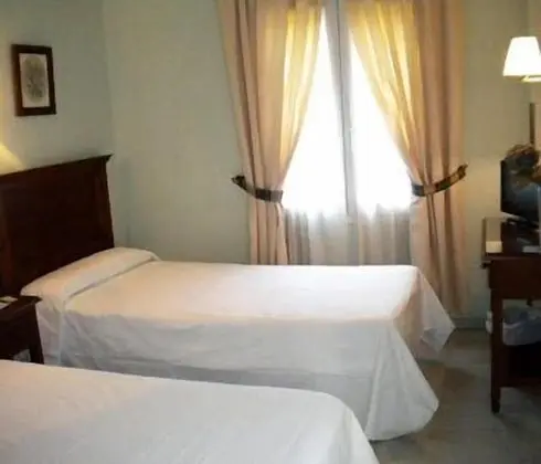 Tek Büyük Yataklı Oda, 3 Tek Kişilik Yatak (with extra bed)
