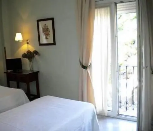 Tek Büyük Yataklı Oda, 3 Tek Kişilik Yatak (with extra bed)