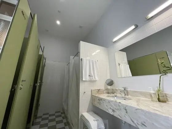 Tek Büyük Yataklı Oda, Ortak Banyo