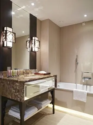 Premium Tek Büyük veya İki Ayrı Yataklı Oda (Golf or Sea view)