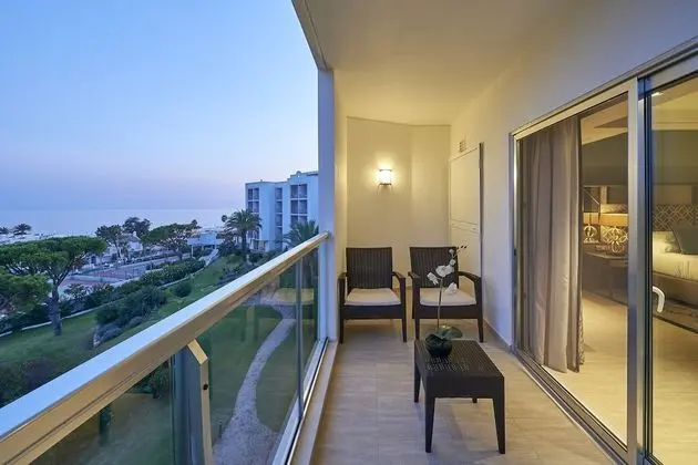 Premium Tek Büyük veya İki Ayrı Yataklı Oda (Golf or Sea view)