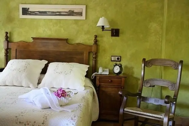 Büyük Yataklı Tek Kişilik Oda