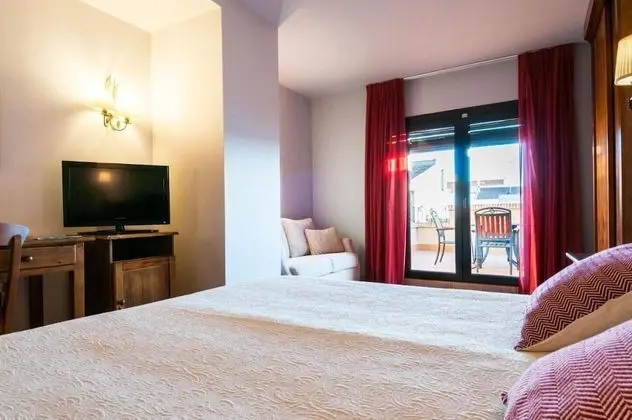 Büyük Yataklı Tek Kişilik Oda