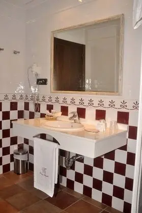 Büyük Yataklı Tek Kişilik Oda