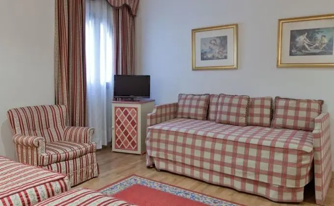 Üç Kişilik Oda