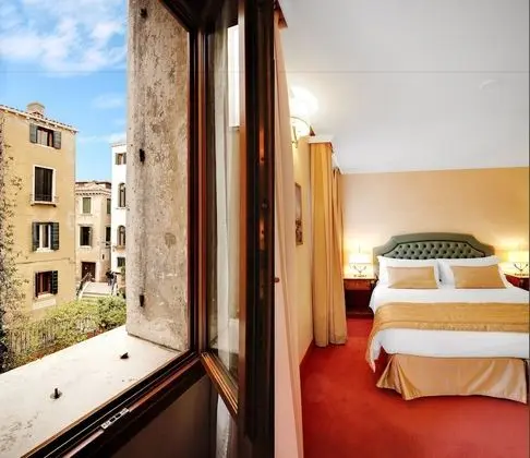 Classic Tek Büyük Yataklı Oda