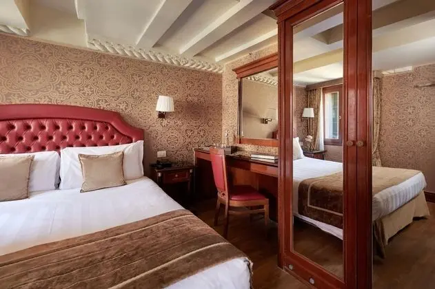 Classic Tek Büyük Yataklı Oda