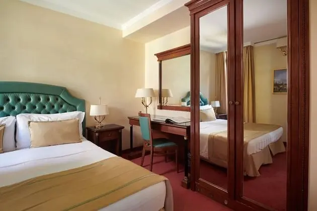 Classic Tek Büyük Yataklı Oda