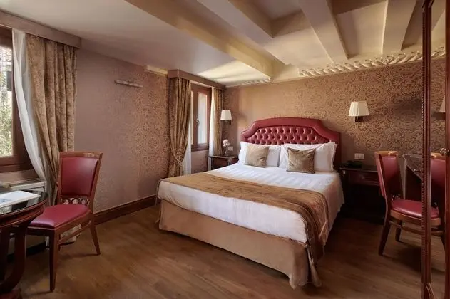 Classic Tek Büyük Yataklı Oda