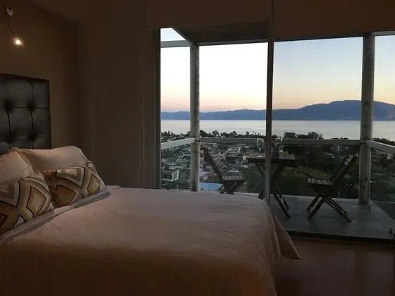 Panoramic Tek Büyük Yataklı Oda, Balkon, Göl Manzaralı