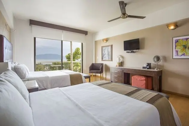 Panoramic Tek Büyük Yataklı Oda, Balkon, Göl Manzaralı