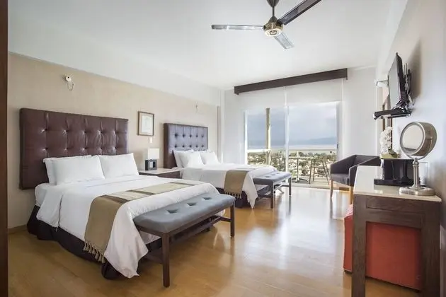 Panoramic Tek Büyük Yataklı Oda, Balkon, Göl Manzaralı