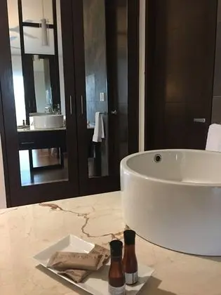 Panoramic Tek Büyük Yataklı Oda, Balkon, Göl Manzaralı