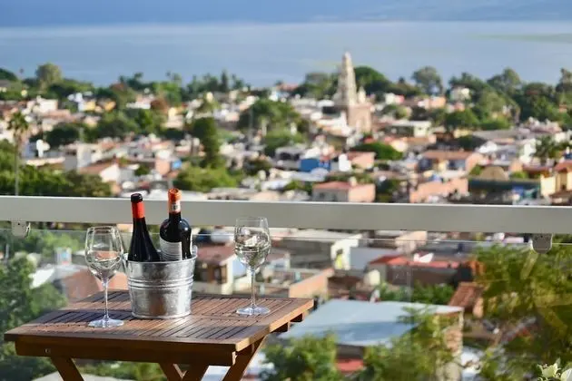 Panoramic Tek Büyük Yataklı Oda, Balkon, Göl Manzaralı