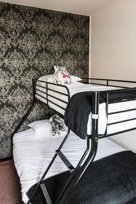 Süit, Banyolu/Duşlu ((2 Adults & 2 Children))