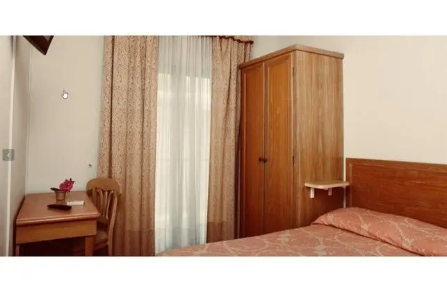 Büyük Yataklı Tek Kişilik Oda