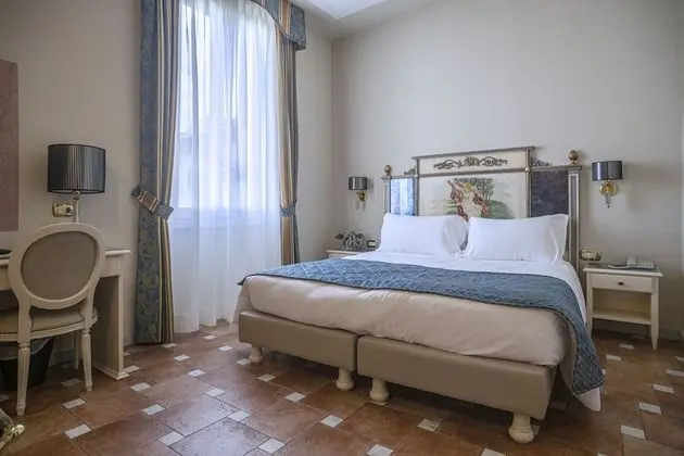 Classic Tek Büyük Yataklı Oda