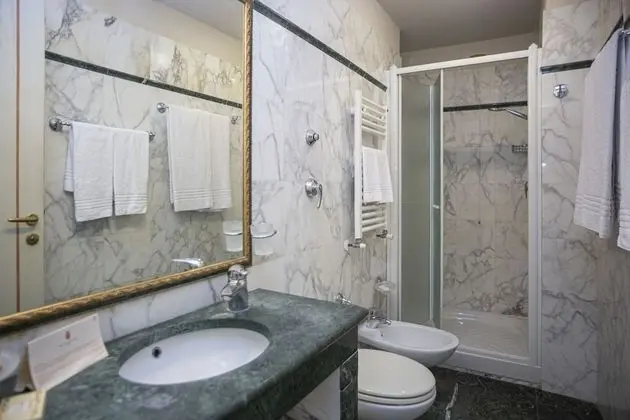 Classic Tek Büyük Yataklı Oda