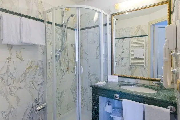 Classic Tek Büyük Yataklı Oda