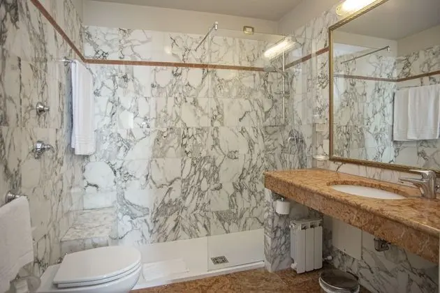 Classic Üç Kişilik Oda