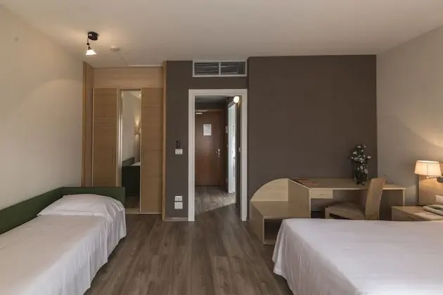 Üç Kişilik Oda