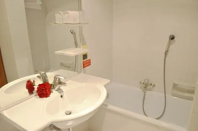 Büyük Yataklı Tek Kişilik Oda, Şehir Manzaralı