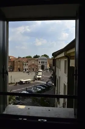 Tek Büyük veya İki Ayrı Yataklı Oda, Şehir Manzaralı