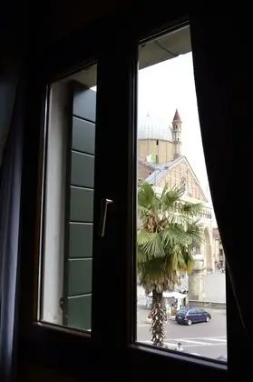 Tek Büyük veya İki Ayrı Yataklı Oda, Şehir Manzaralı