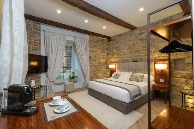 Junior Süit, Şehir Manzaralı (Gemma)