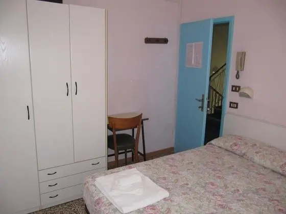 Basic Tek Büyük Yataklı Oda