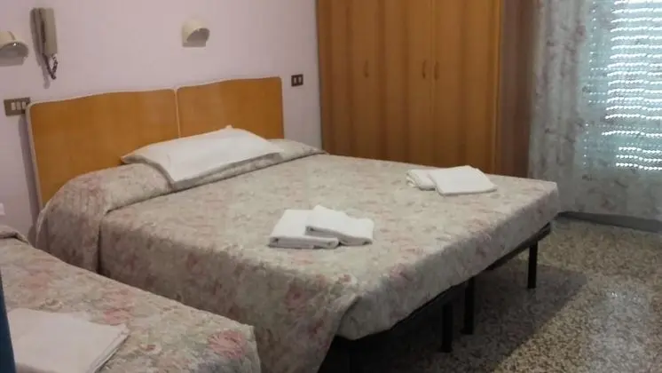 Basic Üç Kişilik Oda