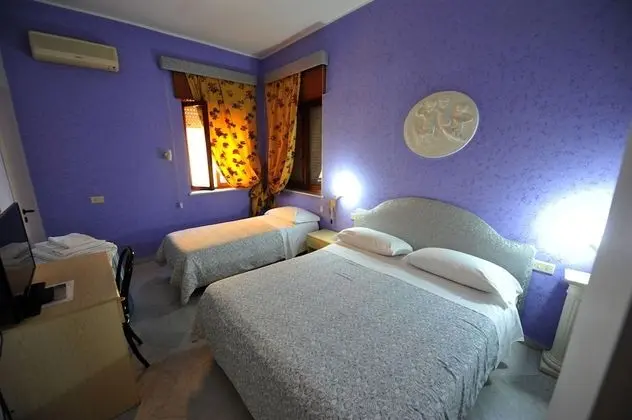 Standard Üç Kişilik Oda, Bahçe Manzaralı