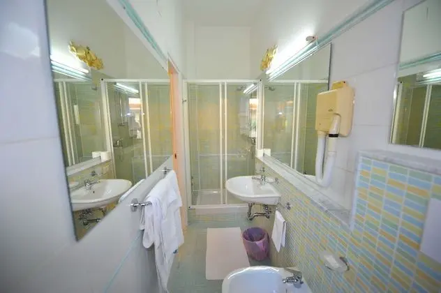 Standard Üç Kişilik Oda, Bahçe Manzaralı